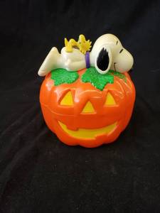lot 2148 image: Snoopy Halloween bank