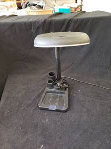 lot 2150 image: organizer magnifying desk lamp works