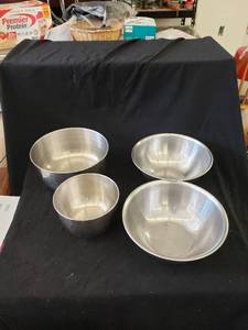 lot 2152 image: stainless mixing bowls