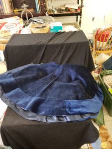 lot 2175 image: blue velvet tree skirt