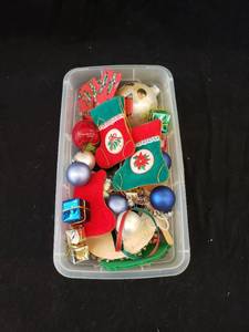 lot 2191 image: totetote full of ornaments