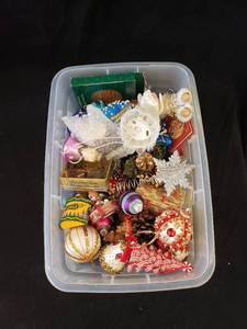 lot 2193 image: tote full of ornaments
