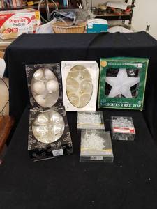 lot 2194 image: lot of Christmas ornamentsdecor