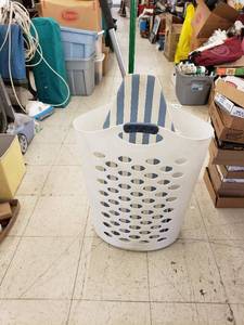 lot 2196 image: hamper full