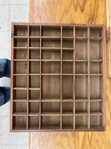 lot 4938 image: Knick knack shelf