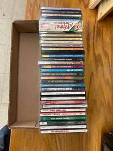 lot 4943 image: lot of cds some unopened