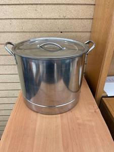 lot 4952 image: big stock pot