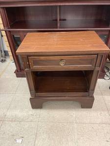 lot 4955 image: night stand