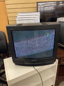 lot 4959 image: working old Sony tv