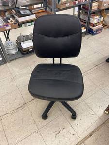 lot 4970 image: black office chair