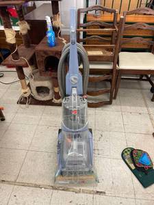lot 4971 image: working Hoover carpet shampooer