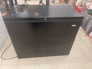 lot 8000 image: black kenmore deep freeze works perfect