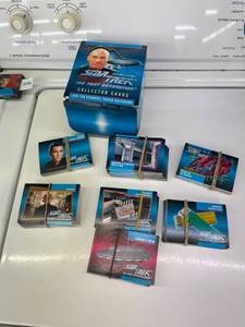 lot 8007 image: 1992 Star Trek cards