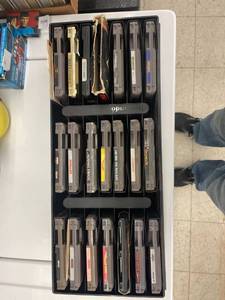 lot 8011 image: 21 Nintendo games in case