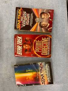 lot 8022 image: 3 Star Trek books