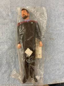 lot 8031 image: 1994 factory sealed Star Trek figurine