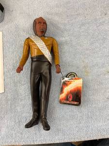 lot 8032 image: 1994 worf figure