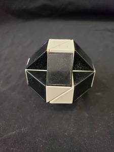 lot 8046 image: rubix type cube game