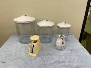 lot 8074 image: canisters lot