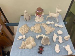 lot 8081 image: lot of unpainted crafts