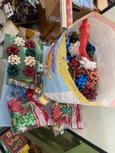lot 8096 image: huge bag of bows some most are unused