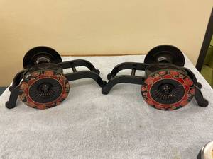 lot 8100 image: 2 plant stands