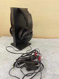 lot 8101 image: Sony wireless headphones