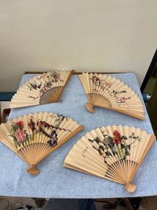lot 8106 image: 4 hand fans