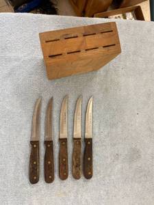 lot 8115 image: barclay forged steak knives & wood block