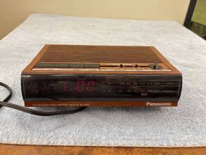 lot 8116 image: working Panasonic alarm clock