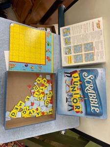 lot 8121 image: scrabble jr