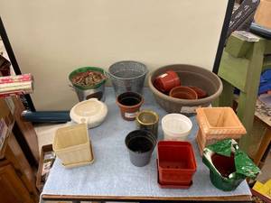 lot 8126 image: flower pot lot