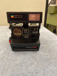 lot 8128 image: working Polaroid camara