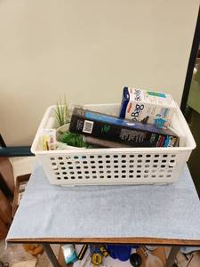 lot 8138 image: crate of fish tank stuff
