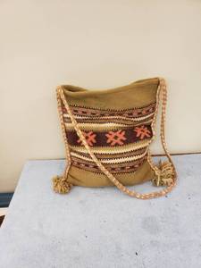 lot 8143 image: purse full of yarn