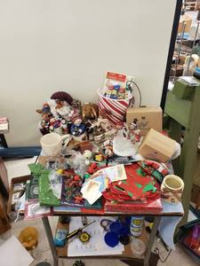 lot 8146 image: lot of misc Christmas