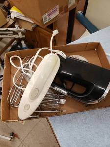 lot 8148 image: lotof small appliances