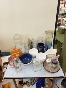lot 8149 image: lot of kitchenware
