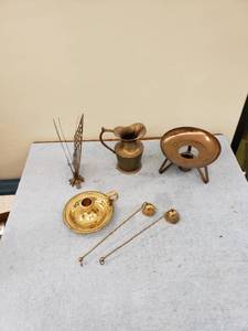 lot 8156 image: lot of brass items