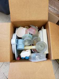 lot 8182 image: box full of tupperware