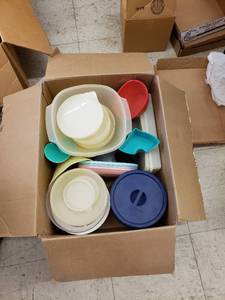 lot 8183 image: box of tupperware