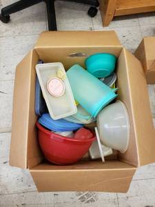 lot 8184 image: box of tupperware