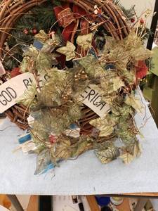 lot 8190 image: lot of wreaths