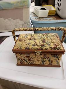 lot 8201 image: sewing box