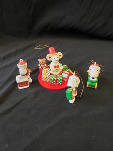 lot 1924 image: snoopy & friend ornaments