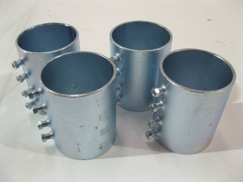 lot 2332 image: Crouse-Hinds #466 Set Screw Type Coupling 2-12 Set of 4