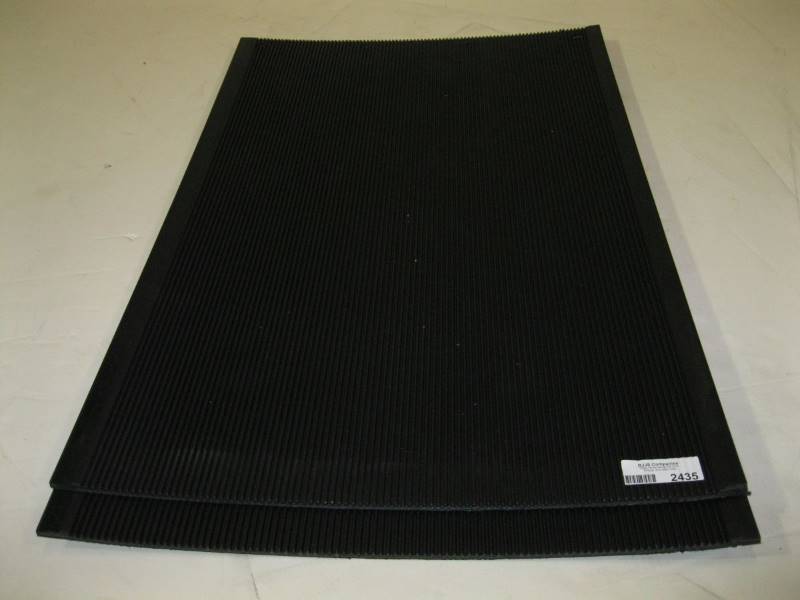 lot 2617 image: Mud Flaps 36 x 24 Ribbed Black Set of 2