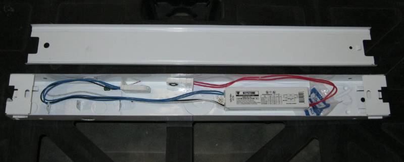 lot 2076 image: Lithonia Striplight 2 White