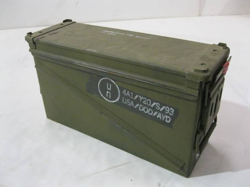 lot 2276 image: Ammo Box PA-120 40mm Grenade