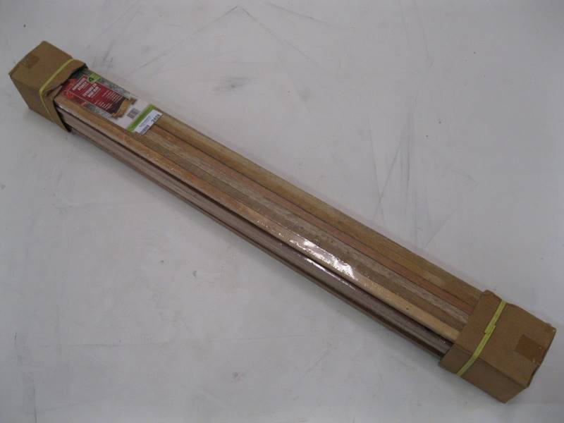 lot 2428 image: Hardwood Garden Stakes 4 Pack of 36